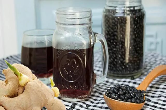 Nước đậu đen gừng: Bài thuốc hỗ trợ giảm đau nhức xương khớp